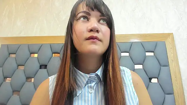 juliette pretty  online show from 21, 10, 2025