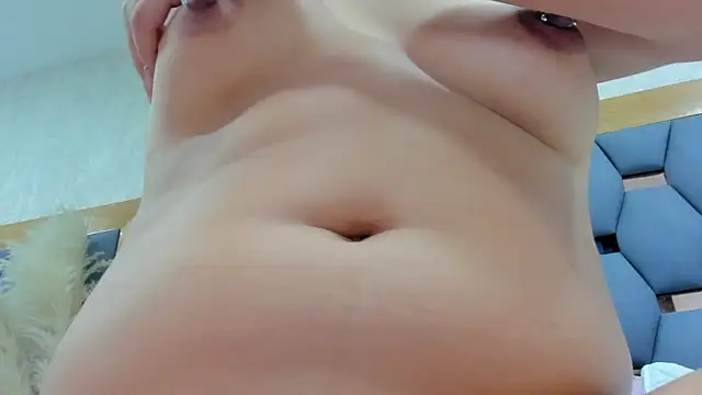 juliette pretty  online show from 13, 4, 2026