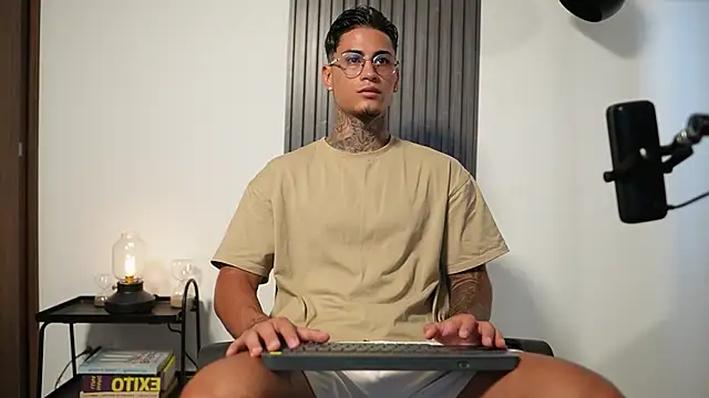 AxelVilla  online show from 20, 10, 2025