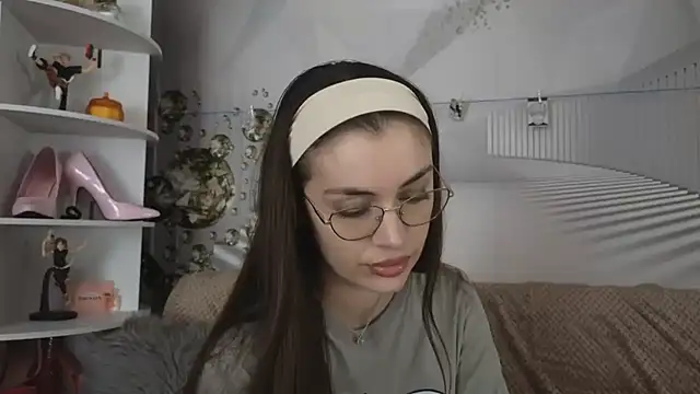 Snapshot of EvoletteLouLou chatting on 5, 11, 2025 EvoletteLouLou online show from 5, 11, 2025