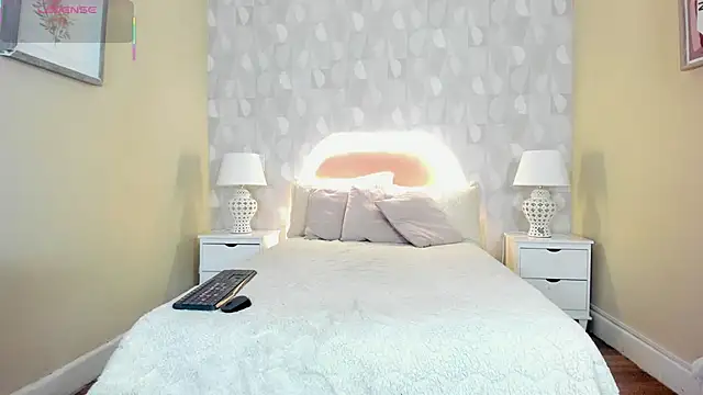 isabella milf  online show from 23, 11, 2025