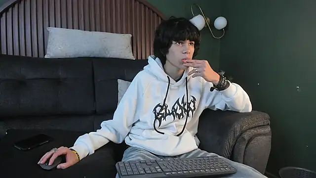Diamond twink online show from 4, 7, 2026