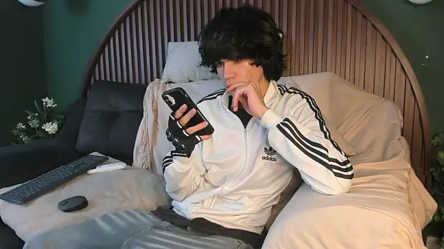 Diamond twink online show from 17, 7, 2026