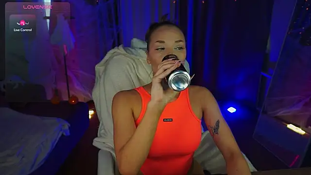 Snapshot of SPICY_KIM chatting on 31, 10, 2025 SPICY KIM online show from 31, 10, 2025