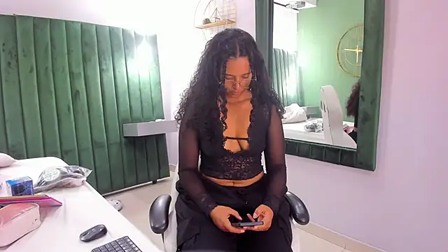 Snapshot of Sweet_Lucyy chatting on 27, 9, 2025 Sweet Lucyy online show from 27, 9, 2025