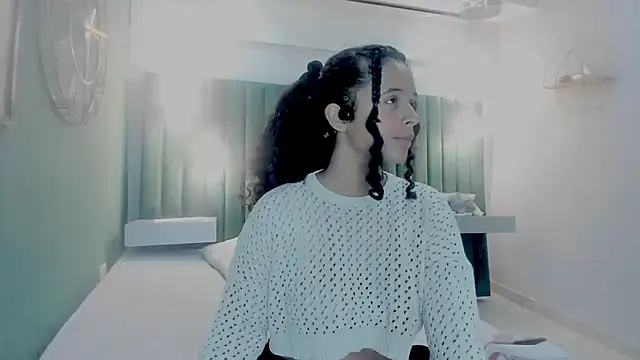 Snapshot of Sweet_Lucyy chatting on 28, 9, 2025 Sweet Lucyy online show from 28, 9, 2025
