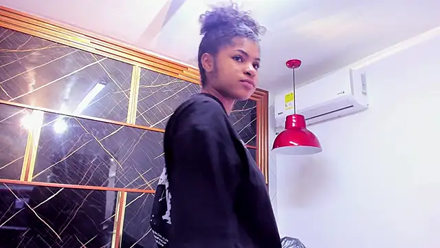 Snapshot of HannyThompson chatting on 10, 9, 2025 HannyThompson online show from 10, 9, 2025