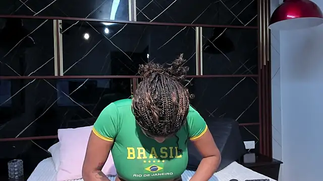 Snapshot of HannyThompson chatting on 10, 10, 2025 HannyThompson online show from 10, 10, 2025