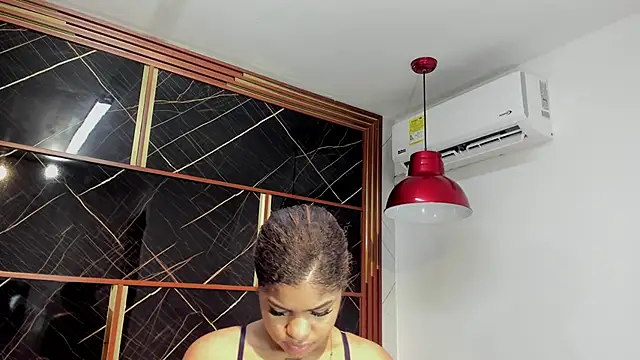 Snapshot of HannyThompson chatting on 13, 10, 2025 HannyThompson online show from 13, 10, 2025