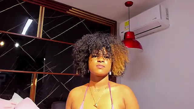 Snapshot of HannyThompson chatting on 11, 11, 2025 HannyThompson online show from 11, 11, 2025