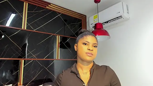 Snapshot of HannyThompson chatting on 12, 11, 2025 HannyThompson online show from 12, 11, 2025