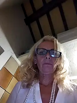 Snapshot of clarabell4 chatting on 31, 10, 2025 clarabell4 online show from 31, 10, 2025