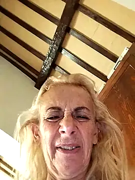 Snapshot of clarabell4 chatting on 6, 11, 2025 clarabell4 online show from 6, 11, 2025