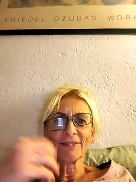 Snapshot of clarabell4 chatting on 14, 11, 2025 clarabell4 online show from 14, 11, 2025