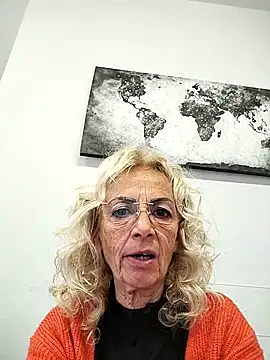 Snapshot of clarabell4 chatting on 28, 11, 2025 clarabell4 online show from 28, 11, 2025