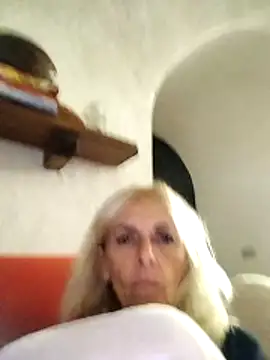 Snapshot of clarabell4 chatting on 5, 12, 2025 clarabell4 online show from 5, 12, 2025