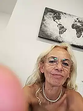 Snapshot of clarabell4 chatting on 17, 6, 2026 clarabell4 online show from 17, 6, 2026