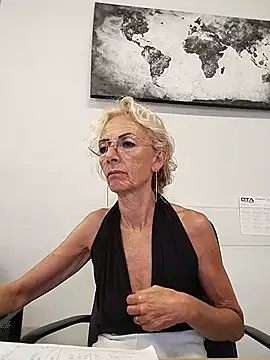 Snapshot of clarabell4 chatting on 19, 6, 2026 clarabell4 online show from 19, 6, 2026