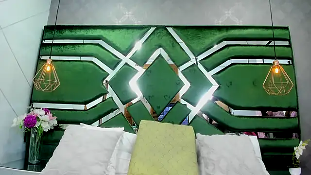 ThaliaCross online show from 23, 10, 2025