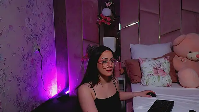 LucyLextonX online show from 8, 4, 2026