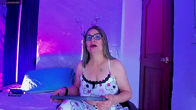 Snapshot of Agatha_Pleasure chatting on 23, 4, 2026 Agatha Pleasure online show from 23, 4, 2026