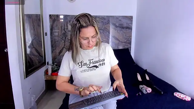 Snapshot of Agatha_Pleasure chatting on 2, 6, 2026 Agatha Pleasure online show from 2, 6, 2026