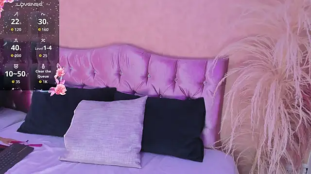 Snapshot of KARINAJTORRES chatting on 1, 10, 2025 KARINAJTORRES online show from 1, 10, 2025