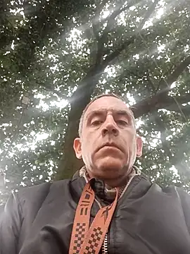Snapshot of albert_guzmann chatting on 29, 10, 2025 albert guzmann online show from 29, 10, 2025