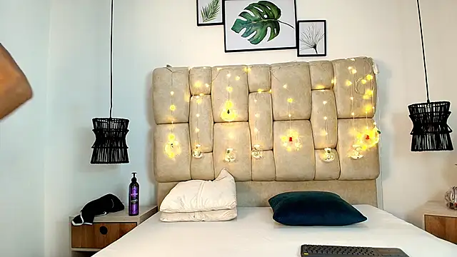 Zoelucas online show from 5, 12, 2025