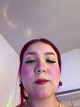 Mia Juicyberry online show from 4, 3, 2026