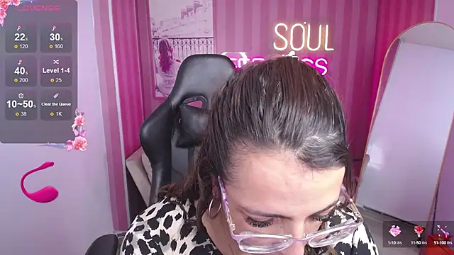 Snapshot of _Evoni_b chatting on 12, 9, 2025 Evoni b online show from 12, 9, 2025