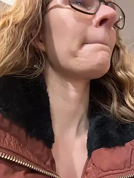 Snapshot of Bikergirl_97 chatting on 4, 12, 2025 Bikergirl 97 online show from 4, 12, 2025