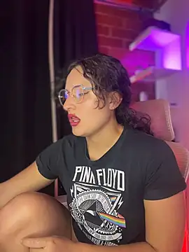 Dannaa Lovs online show from 29, 10, 2025