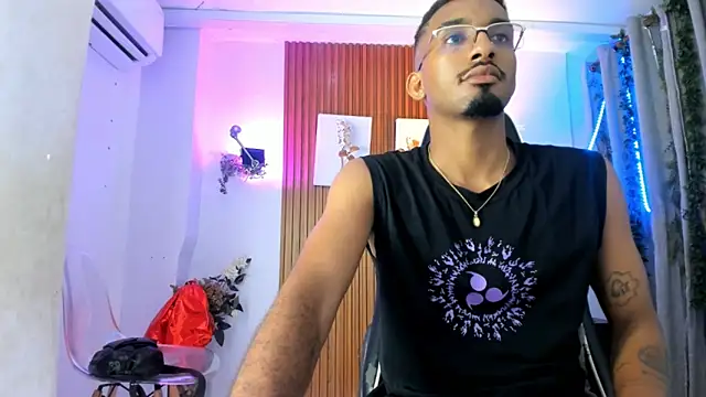 Snapshot of Darwin_mayo chatting on 21, 10, 2025 Darwin mayo online show from 21, 10, 2025