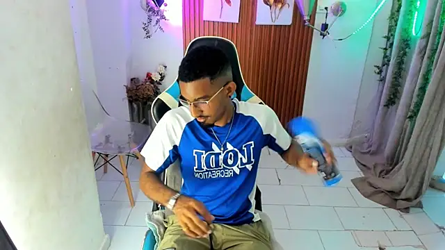 Snapshot of Darwin_mayo chatting on 11, 11, 2025 Darwin mayo online show from 11, 11, 2025