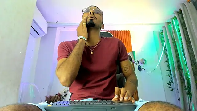 Snapshot of Darwin_mayo chatting on 15, 11, 2025 Darwin mayo online show from 15, 11, 2025