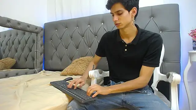 Sebalexis7 online show from 5, 10, 2025