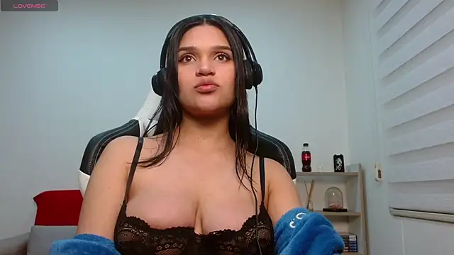 Roxxi 2110 online show from 13, 9, 2025