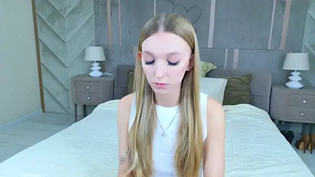 Snapshot of KellyBradford chatting on 9, 9, 2025 KellyBradford online show from 9, 9, 2025