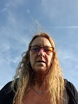 Snapshot of HotWifeLyn68 chatting on 5, 11, 2025 HotWifeLyn68 online show from 5, 11, 2025