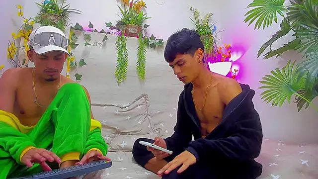 Snapshot of Brownie_Lovers chatting on 3, 11, 2025 Brownie Lovers online show from 3, 11, 2025