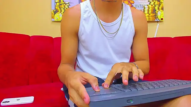 Snapshot of Brownie_Lovers chatting on 13, 11, 2025 Brownie Lovers online show from 13, 11, 2025