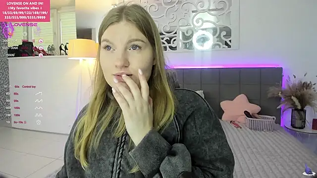 Snapshot of AshleyJoness chatting on 27, 11, 2025 AshleyJoness online show from 27, 11, 2025