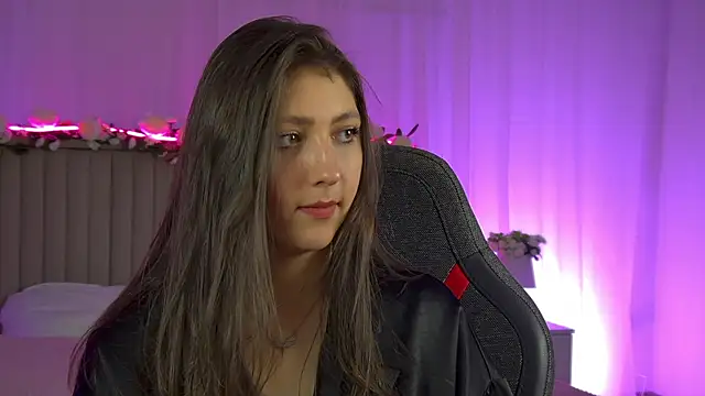 Mary Miiller online show from 28, 9, 2025