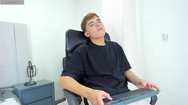 Lucass love online show from 14, 4, 2026