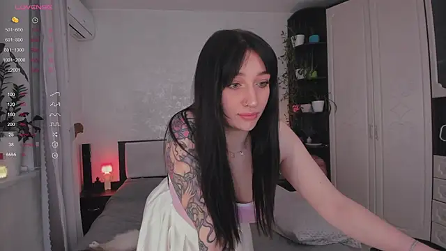 Snapshot of AriellaAllure chatting on 13, 11, 2025 AriellaAllure online show from 13, 11, 2025