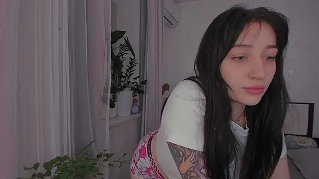 Snapshot of AriellaAllure chatting on 17, 11, 2025 AriellaAllure online show from 17, 11, 2025