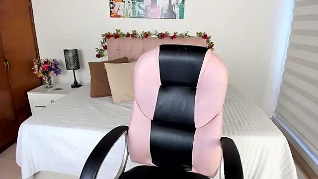 Lucie Harper online show from 21, 9, 2025