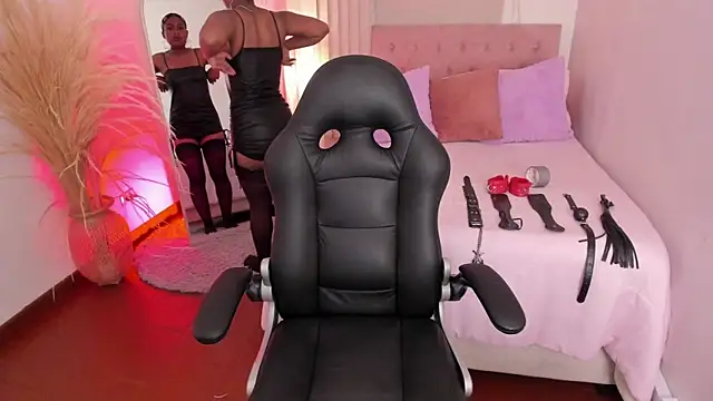 Lucie Harper online show from 15, 10, 2025