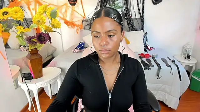 Lucie Harper online show from 17, 10, 2025